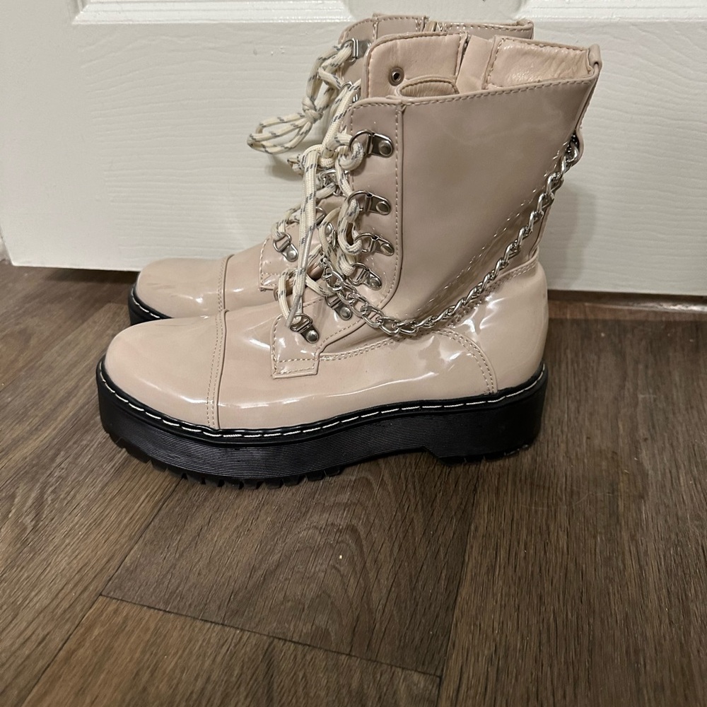 Union Bay Cream and black ankle boots with chains